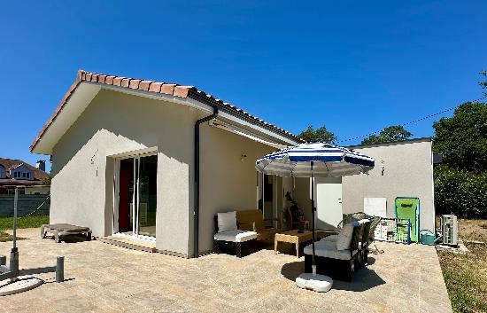 En campagne, villa moderne aux belles prestations