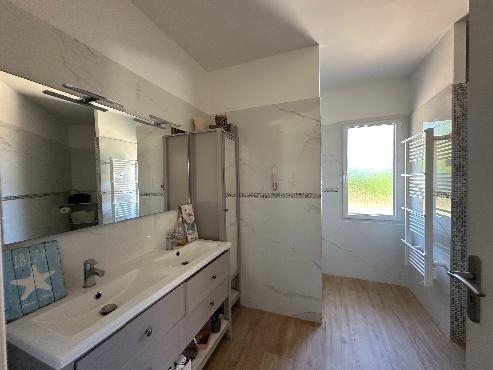 En campagne, villa moderne aux belles prestations
