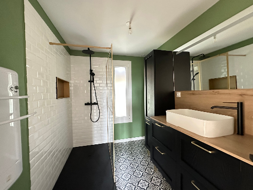 Intérieur rénové, quartier calme et nature à deux pas du lac