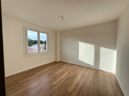 Intérieur rénové, quartier calme et nature à deux pas du lac