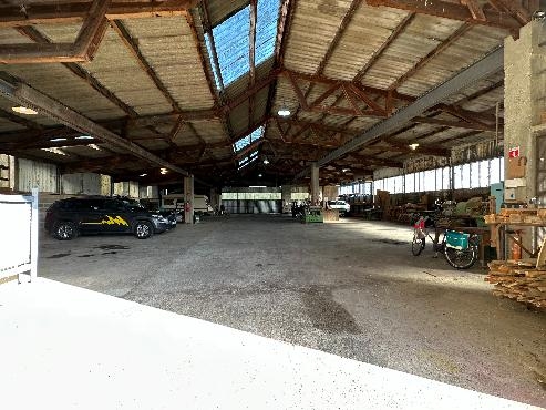 Maison à rénover + local commercial loué et hangar