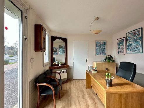 Maison à usage commercial et habitation