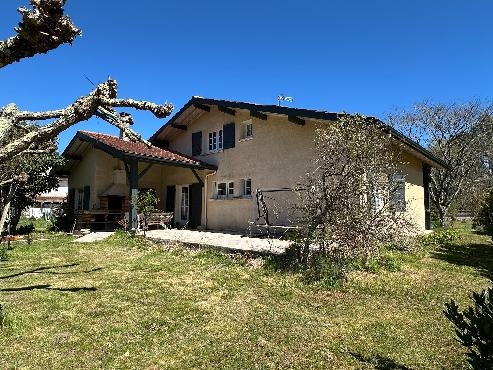Maison de style landais, 4 chambres sur 4 400 m² de terrain