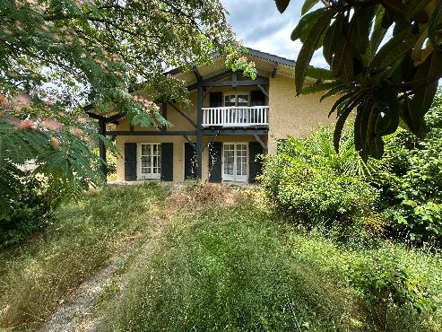 Maison de style landais, 4 chambres sur 4 400 m² de terrain