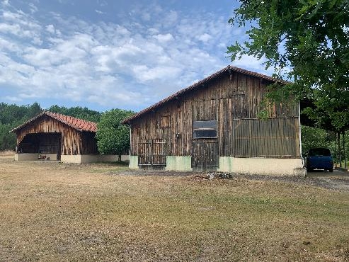 Maison landaise à colombages et dépendances sur 2,5 ha