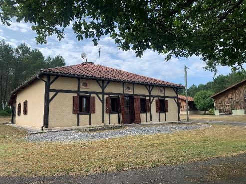 Maison landaise à colombages et dépendances sur 2,5 ha