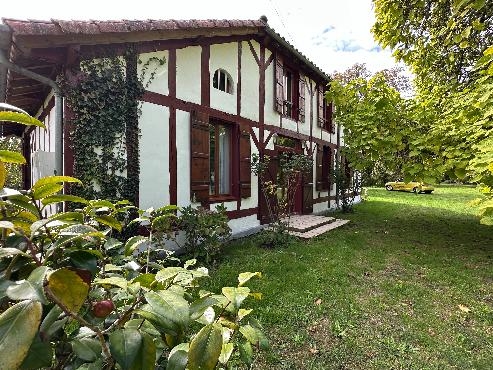 Maison landaise rénovée avec goût sur 6 600 m²