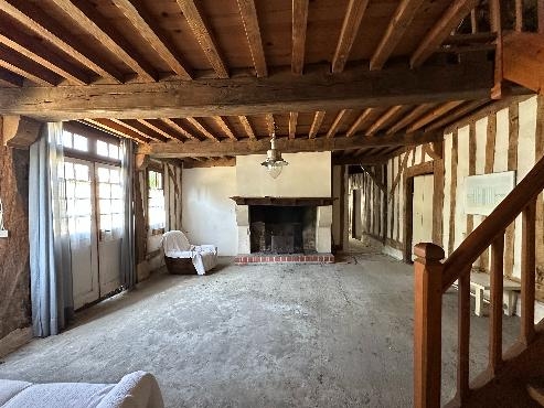 Maison landaise typique en bordure de ruisseau